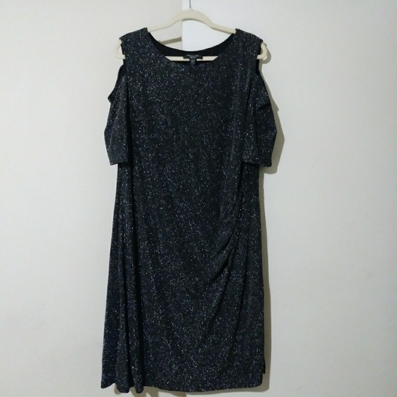 Dress - Picture 1 of 3